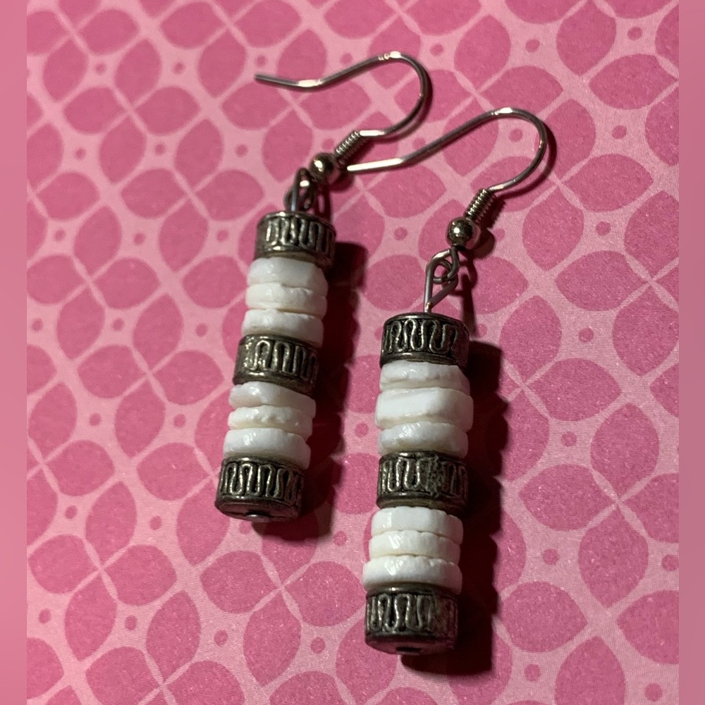 ⚪️ A very pretty pair of earrings! ⚪️